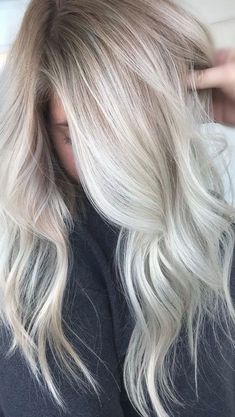 Platinum Blonde Balayage, Balayage Blond, Platinum Blonde Hair Color, Silver Blonde Hair, Latest Hair Color, Silver Blonde, Makijaż Smokey Eye