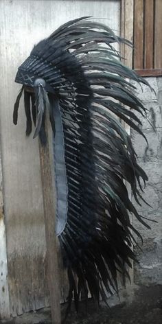 Long ALL BLACK Indian Headdress Replica made with real rooster feathers This great adult headdress is entirely handmade and truly adorable. Perfect photography prop for your special ocasion. This will be precious for your costume, or even room decor. Head circumference: 59 centimeters / 23 inches ✈️ Worldwide shipping 🐤 I only use authentic feathers ⛺️ I guarantee highest quality, 100% hand-crafted Eagle Headdress, Crow Headdress, Black Ostrich Feather Headpiece, Black Ostrich Feather Trim Headpiece, Headdress Feather, Black Feather Headdress, Indian Headdress Metal Art, American Indian Girl, Black Indians