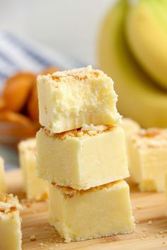 three squares of banana fudge piled on top of each other with a bite missing from the top piece. Banana Pudding Cake Mix Cookies, Pudding Squares, Banana Fudge, Sugar Free Fudge, Fudge Ingredients, Banana Dessert Recipes, Sugar Free Pudding, Fudge Recipes Easy