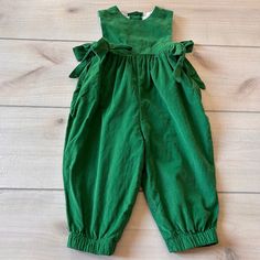 Stellybelly Green Corduory Side Tie Bubble Romper Sleveless green corduroy long pants romper with bows at the sides and snaps at the bottom. Size 24 months; 100% cotton. Excellent used condition. Green Spring Playtime Jumpsuits And Rompers, Romper With Tights, Pants Romper, Romper Long Pants, Short Romper, Green Corduroy, Bubble Romper, Romper Pants, Short Rompers