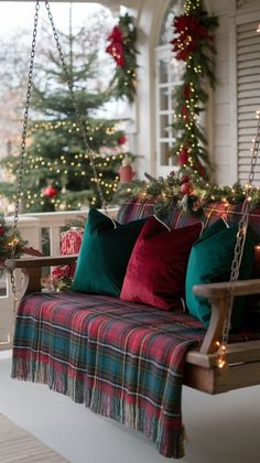 Elevate your holiday decor with elegant Christmas porch decorating ideas that add a luxurious touch. Discover sophisticated color palettes and decor choices. Christmas House Decorations Indoor, Christmas Porch Decorating Ideas, Christmas In The Country, Cottagecore Christmas, Christmas Things To Do, Christmas Porch Decor Ideas, Porch Decorating Ideas, Country Christmas Decorations, Christmas Front Porch