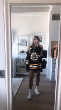 Game Date, Football Jersey Outfit, Bar Outfits, Bar Outfit, Football Game Outfit