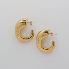 An absolute statement piece. The carve out hallow design creates interest from the side angle - makes it unique. These earrings are crafted to be lightweight so you can comfortably wear it all day long. Also available in Silver. 18K Gold Plated; Stainless Steel Length: 31mm Width: 25mm Modern Gold-tone Hoop Earrings, Modern Crescent Earrings, Gold-tone Brass Hoop Earrings, Modern Gold-tone Brass Hoop Earrings, Side Angle, Gold-tone Polished Metal Hoop Earrings, Gold-tone Brass Hoop Earrings With Polished Finish, Wear It, Jewelry Care