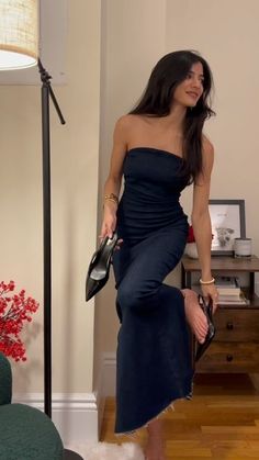 Krits on Instagram: "can you tell I’m obsessed with this dress 😜 . . . . #zara #maxidress #datenight #denim" Classy Fitted Dresses, Denim Prom Dress, Classy Dresses Aesthetic, Strapless Dress Styling, Navy Blue Bodycon Dress Outfit, Simple Classy Dresses, Simple Chic Dress Classy, Dresses Night Out, Hair With Strapless Dress