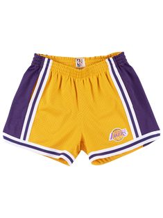 Lakers Shorts Women, Lakers Jersey Outfit Woman, Lakers Outfit Women Style, Laker Outfit Women Style, Lakers Outfit, Lakers Shorts, Lakers Girls, Lakers Shirt, Nike Shoes Women Fashion