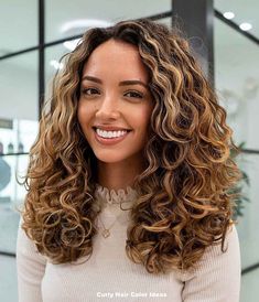 25 Vibrant Curly Hair Color Ideas for a Stunning Makeover Hairstyles For Long Curly Hair, Long Curly Bob, Long Curly Haircuts, Flattering Hairstyles, Blonde Curly Hair, Haircuts For Curly Hair, Curly Girl Hairstyles