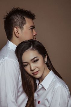 Read the post on: Foto Pre-Wedding Indoor yang Simpel dan Elegan - https://www.bridestory.com/id/blog/foto-pre-wedding-indoor-yang-simpel-dan-elegan Prewed Jawa, Unholy Matrimony, Outdoor Couples Photography, Wedding Photos Couple, Casual Photoshoot, Prewedding Ideas, Photography List