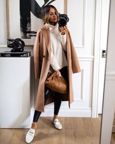 Mantel Outfit, Camel Coat Outfit, Leggings Leather, Pijamas Women, Mode Mantel, Leather Leggings Outfit, Look Legging