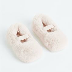 Ballet-Style Slippers In Soft, Fluffy Fabric With An Elastic Foot Strap. Fluffy Lining, Fluffy Insoles, And Soft Soles With Non-Slip Protection. Natural White, Solid-Color Non-Slip Protection Sold Out Online The Listed Price Is Firm; Same Or Next Day Shipping __________________________________ *We Love Ours & Wear Them All The Time Cute Soft Slippers For Spring, Cute Soft Spring Slippers, Fluffy Fabric, Ballet Style, Slippers Online, H&m Shoes, Ballet Fashion, Girls Shoes Kids, Ballet Slippers