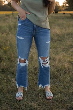 DISTRESSED STRAIGHT CROP DENIM PANTS inseam 27' Not much stretch Pant Outfit Ideas, Cowhide Sandals, Modesty Journey, Ripped Jeans Outfit, Cropped Denim Pants, Western Wear Outfits, Western Style Outfits, Black Ripped Jeans, Outfit Trends