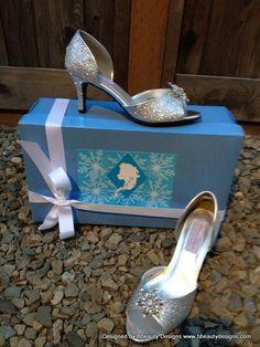 Elsa Snowflake Holographic Couture Style Adult Costume Pair Pumps Heels Shoes Custom Made Disney High Heels, Snowflake Shoes, Elsa Snowflake, Elsa Shoes, Princess Heels, Big Girl Dresses, Frozen Costume, Princess Bridal, Disney Princess Fashion