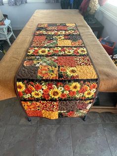 a quilted table runner with sunflowers on it