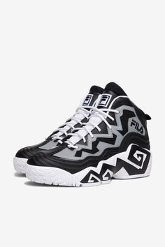 Grab a pair of FILA's MB - Free Guard Sculpted Men’s Basketball Sneakers for your next hooping session. Explore FILA's iconic basketball shoes. Fila Basketball Shoes, Fila Retro, Shoes Sport, Hype Shoes, Basketball Sneakers, Boot Sandals, Bugatti, Mens Shoes Sneakers, Shopping List