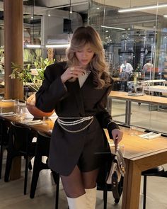 🐻🤎 Vogue Fashion Week, Beautiful Beaches Paradise, Ootd Dress, Unique Outfits, Work Outfits, Beautiful Beaches, Work Outfit, Fashion Models, Designer Dresses