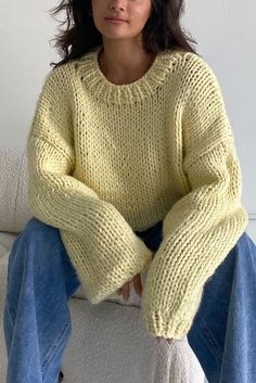 Knit Sweater Outfit, Quoi Porter, Chunky Knit Sweater, Fall Fits, Yellow Sweater, Outfit Inspo Fall, Chunky Knits Sweater, Chunky Sweater, Mode Inspiration