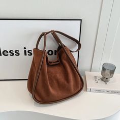 SPECIFICATIONSBrand Name: NoEnName_NullHandbags Type: Shoulder BagsTypes of bags: Shoulder & HandbagsMain Material: PULining Material: POLYESTERShape: BaguettePlace Of Origin: HE BEI ProvincePlace Of Origin: HE BEI ?ProvinceOrigin: Mainland ChinaCN: HebeiHardness: SOFTPattern Type: SolidInterior: Cell Phone PocketDecoration: noneExterior: noneOccasion: VersatileClosure Type: haspGender: WOMENStyle: CasualModel Number: ANumber of Handles/Straps: Single Trendy Brown Baguette Bag For Daily Use, Brown Satchel Baguette Bag For Daily Use, Brown Large Capacity Baguette Bag For Fall, Chic Brown Handheld Canvas Bag, Large Capacity Brown Baguette Bag For Fall, Trendy Brown Canvas Bag With Large Capacity, Brown Baguette Bag With Adjustable Strap For Shopping, Brown Handheld Hobo Bag For Fall, Trendy Brown Hobo Bag With Double Handle