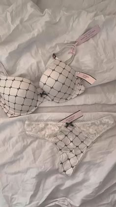 Coquette Vibes, Victorias Secret Set, Victoria Secret Outfits, Pretty Bras, Cute Bras, Beautiful Angel, Cute Lingerie, Girl Things, Pretty Lingerie