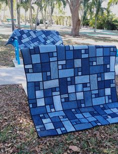 Jean Quilt Ideas, Denim Quilt Patterns, Blue Jean Quilts, Patchwork Quilting Designs, Jean Quilt, Denim Crafts Diy, Blue Jeans Crafts, Stained Glass Pattern, Scrap Quilt Patterns