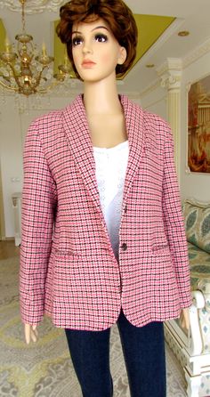 "button jacket Womens checkered jacket pink wool jacket Women's blazer wool checkered jacket Tweed Jacket Houndstooth Jacket Everyday blazer work blazer 3% cotton 4% polyamid 14%wool 55% Polyester 24% acrylic height of the woman in the photo - 180 cm Please refer to photos for details of condition. Condition: very good vintage Measurements: Length: 66 cm/ 26 \" Shoulder to shoulder: 40 cm/ 15.7 \" Sleeve : 60 cm/23.6 \" Bust: 103 cm/ 40.6 \" Waist 95 cm/37.4 \" Hips: 110 cm/ 43.3 \" Size L note Single Button Wool Blazer For Office, Single-button Wool Blazer For Office Wear, Wool Long Sleeve Office Blazer, Wool Button-up Tweed Jacket For Office, Casual Wool Blazer For Office, Spring Wool Single-button Blazer, Winter Office Wear Sport Coat With Single Button, Wool Sport Coat For Office With Long Sleeves, Pink Wool Jacket