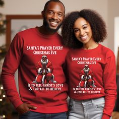 Wrap yourself in the warmth of the holiday spirit with our cozy crewneck sweatshirt, available in a variety of festive colors. This soft and comfortable sweatshirt features an inspiring message: "Santa's prayer every Christmas Eve, is to feel Christ's love and for all to believe." Perfect for celebrating the season with a touch of faith, it's an ideal choice for family gatherings, Christmas parties, or a quiet night by the fire. Embrace the true meaning of Christmas with this heartfelt piece. .: Made with a medium-heavy fabric blend of 50% cotton and 50% polyester, this sweatshirt feels cozy and is the perfect choice for those colder months. .: The classic fit along with the crew neckline deliver a comfy wearing experience with a clean-cut style. Meanwhile, the double-needle stitching at t African American Christmas, American Christmas, Santa Sweatshirt, Black Santa, Christmas Black, Xmas Sweater, Christian Christmas, Christmas Shirt, Cut And Style