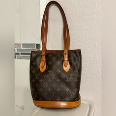 Louis Vuitton Bucket Bag From The Early 2000s With Cosmetics Bag. Other Item Specifics ] [ Size ] Height : 10.24 Inch (26 Cm) Width : 9.06 Inch (23 Cm)Depth : 6.3 Inch (16 Cm) Shoulder Strap : 9.45 Inch (24 Cm) (Adjustable Length) [ Measurements ] Note. Shoulder Strap/Handle Length - Maximum Measurement Of A Bag's Shoulder Strap/Handle Is Measured By The Strap Drop ( Height Is Calculated By Measuring From Top Of The Bag (At Center) To The Peak Of The Strap/Handle). I Design ! Interior Pocket: 1 Louis Vuitton Bucket Bag, Cosmetics Bag, I Design, The Peak, Early 2000s, Vintage Colors, Monogram Canvas, Authentic Louis Vuitton, Design Interior