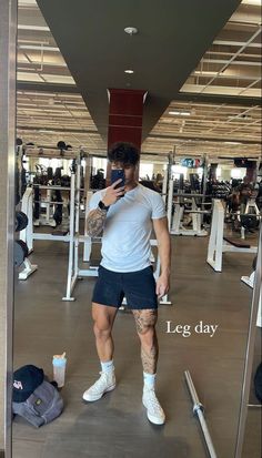 instagram.com/followersmeet23 Converse Gym Outfit, Men Gym Outfit, Gym Outfit Ideas, Gym Ootd, Different Photos, Outfit Gym, Gym Guys