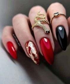 Red Nails Trendy, Gold Nail Ideas, Red And Gold Nails, Nagellack Trends, Gold Nail Designs, Trendy Nail Art Designs, Gold Nail