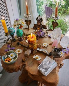 Wicca Altar Aesthetic, Witchcraft Alter Aesthetic, Summer Altar Ideas, Moon Goddess Altar, Home Altar Witch, Altar Space Ideas, Outdoor Witch Altar, Alter Space Ideas, Witch’s Altar