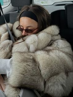 Winter Fur Coat Aesthetic, Winter Inspo, Mob Wife, Ski Season, Fox Fur Coat, Winter Wonder, Winter Fits, Old Money Aesthetic, Ski Trip