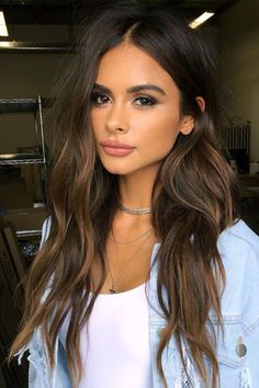 Haircut trends: Give that old-fashioned v cut hair a rest and try these modern and trendy hairstyles. Dark Brown And Carmel Hair, Natural Hair Color Ideas For Brunettes, Brunette Balayage Hair Straight, Minimal Highlights, V Cut Hair, Carmel Highlights, Themes Wedding, Colors Wedding, Brunette Balayage Hair