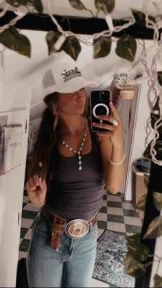 #western #rodeo #kimes #countrygirl #horsegirl Cowgirl Tiktok, Casual Western Outfits, Ranch Outfits, Western Summer Outfits, Country Pics, Western Aesthetics, Team Roper