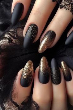 Black Gold Nails, Black Nails With Glitter, Matte Black Nails, November Nails, Gold Glitter Nails, Glamorous Nails, Sparkle Nails, Dipped Nails