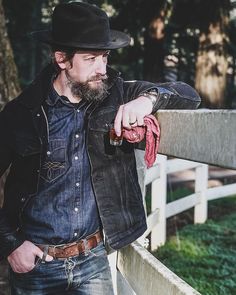 Denim Layering, Mens Fashion Week Street Style, Classy Hats, Men's Denim Style, Street Fashion Men Streetwear, Denim Wear, All Jeans, Rugged Style, Mens Fashion Week