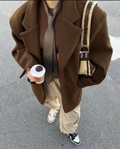 Parisian Woman, Dress Like A Parisian, Best Winter Outfits, Parisian Women, Outfit Vintage, Midi Skirts, Mode Inspo, Mode Vintage, Fashion Killa