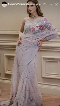 Wedding Dresses Saree, Wedding Outfits Pakistani, Sarees Simple, Saree Indian Wedding, Kurta Embroidery, Partywear Sarees, Handpainted Tote, Desi Dress, Arabic Dress