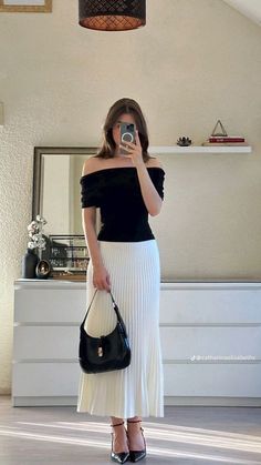 #midi skirts ideas# Clothes Place, Look Hippie Chic, Elegant Outfit Classy, Korean Casual, فستان سهرة, Classy Work Outfits