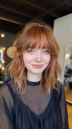 Insta Ruivante Medium Length Hair With Bangs Oval Face, Haircut Style With Bangs, Shoulder Shaggy Haircuts, Bangs With Short Hair Straight, Bangs Hairstyle For Round Faces, Wispy Shag Bangs, Medium Layers Haircuts With Bangs, Medium Haircut With Short Layers, Straight Across Bangs Medium Hair