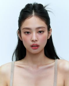 Jisoo Straight Face, Jennie With Makeup, Jennie Face Closeup, Jennie Reference, Jisoo Makeup Look, Makeup Ala Korea, Wallpaper Jennie, No Make Up Make Up Look, Jenny Kim