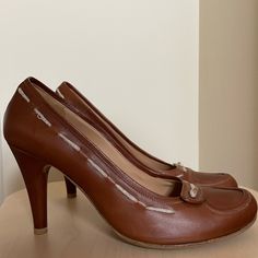 New Marni Cognac Brown Leather Pumps Shoes Size 39. Gorgeous But, Sadly, Never Used. Heel Measures To Be 4 Inches. Please Take A Look At My Other Items. Brown Leather Office Heels, Retro Brown Office Heels, Cognac Leather Heels For Workwear, Retro Leather Heels For Office, Formal Cognac Leather Heels, Designer Brown Heels For Work, Cognac Round Toe Heels For Formal Occasions, Formal Cognac Heels With Round Toe, Designer Brown Heels For Office