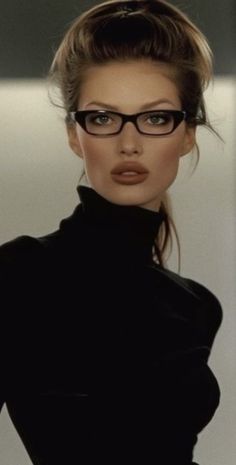 Glasses Inspiration, Corporate Chic, Corporate Fashion, Wearing Glasses, Chic Office, Feminine Aesthetic, Geek Chic, Office Fashion, Office Outfits