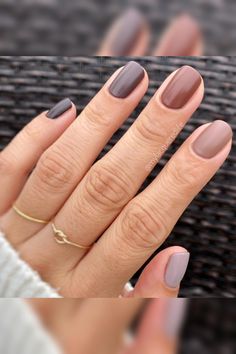 Fall Acrilyc Nails Short, Nail Shellac Ideas Fall, Fall Nails Two Colors, Sns Fall Nail Colors, Nexgen Nails Ideas Fall, Brown And Taupe Nails, Fall Acrilyc Nails Ideas, Fall Nail Colors Matte Short, Dip Powder Nails September Colors