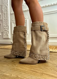 Maurice paris Chaussures Boots SANDIEGO taupe La Outfits, Shoe Inspo, Stockholm Fashion, Shoes Collection, Swag Shoes, Boots Fall, Back In Stock, Pretty Shoes, Dream Shoes