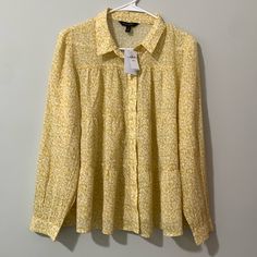 New With Tag, Comfortable And Pretty Floral Printed Blouse Shirt, Size L Petite. Accepting Offer. Cheap Printed Button-up Blouse, Blouse Shirt, Floral Printed, Printed Blouse, Yellow White, Banana Republic, Button Downs, Colorful Shirts, Shirt Blouses