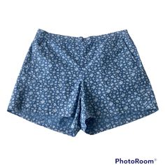 New With Tag, Adorable Blue & White Floral Shorts By J. Crew Mercantile Front Slash Pockets/ Elastic Waist In Back 100% Cotton Approximate Measurement Waist: 38 (Will Stretch) Hips: 44 Rise: 13 Inseam: 4.5 Cheap Blue Shorts With Floral Embroidery, Casual Blue Shorts With Floral Embroidery, 90s Blue Spring Shorts, Blue Floral Print Cotton Shorts, Lulu Lemon Shorts, Blue Cotton Bottoms With Built-in Shorts, Stretch Hips, Floral Camo, American Eagle Shorts