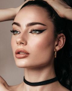 Gala Make Up, Makeup For Black Dress, Gala Makeup, Editorial Make-up, Classy Makeup, Dress Glitter, Makeup Hacks Beauty Secrets, Hacks Beauty, Wedding Classy