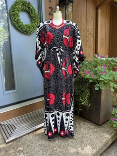 Thank You If You Favored One of My Items! You Will Receive 10% Off an Item of Your Choice Unless It Is On Sale, Code17. Thank You. GORGEOUS 60's ETHNIC KAFTAN/Vintage Mumu/Ethnic Maxi Dress/Angel Sleeve Mumu/Mumu/60's Mumu/60's Caftans/Mint Condition GORGEOUS 60's ETHNIC KAFTAN This is a Lovely Museum Worthy Piece in Red, Black, and Ivory.  The Fabric is a Beautiful Print with Black Dots, Ivory Triangles and Red Flowers with Leaves on Trees. On the Right Side there is a Swahili saying: ukinipa n Black Bohemian Batik Print Dress, Black Bohemian Dress With Batik Print, Red Vintage Maxi Dress For Vacation, Vintage Red Maxi Dress For Vacation, Black Bohemian Dress With Traditional Patterns, Fitted Traditional Maxi Dress For Beach, Bohemian Dress With Traditional Patterns For Spring, Vintage Printed Maxi Dress For Vacation, Vintage Black Printed Dress