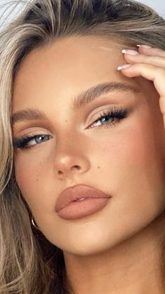 #her #aesthetic #makeup #inspo Makeup Full Face Natural, Vanilla Makeup Look, Thanksgiving Makeup Look Simple, Natural Full Face Makeup, Simple Winter Makeup, Clean Makeup Looks, Simple Natural Makeup Looks, Winter Makeup Looks Natural, Soft Baddie Makeup