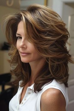 Medium Length Haircut With Layers Blonde Highlights, Multiple Layers Haircut Medium, 2 Layer Haircut Medium, Face Framing Layers Short Hair Shoulder Length, Small Haircut, Feather Haircut Medium, Farrah Fawcett Medium Length Hair, Medium Length Butterfly Haircut, Medium Layered Haircuts With Bangs