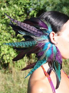 Handmade Large Feather Ear Cuff Feather Headpiece by Cloud9Jewels, this would be awesome for Halloween. Feather Ear Cuff, Bird Costume, Feather Headpiece, Large Feathers, Feather Headdress, Festival Looks, Burning Man, Belly Dance, Headdress