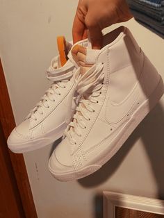 Aufits Aesthetic, Shoes Nike Blazer, White Blazers, Sneaker Nike, Womens Blazer, Nike Blazer Mid 77, Tenis Nike, Nike Blazer Mid, Shoe Inspo